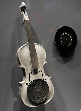 Phonograph violin by Laurie Anderson